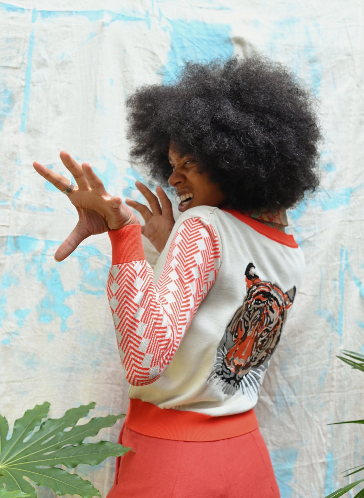 Vera Full Length Sleeve Cardigan - Cream/Red Large Tiger